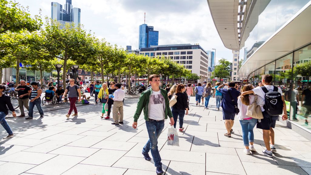 Pedestrian-friendly street design